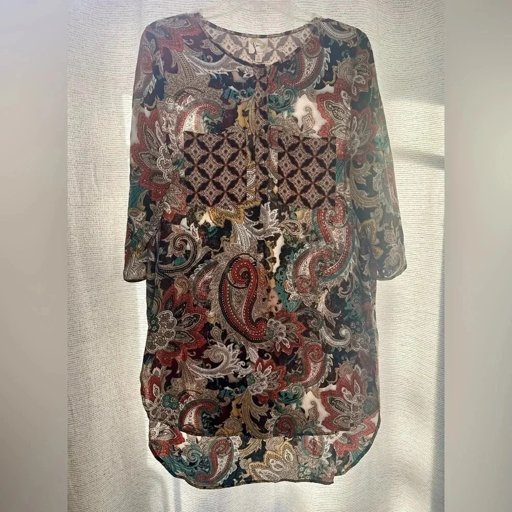 Women’s Fig and Flower Paisley Tunic. Size S.‎